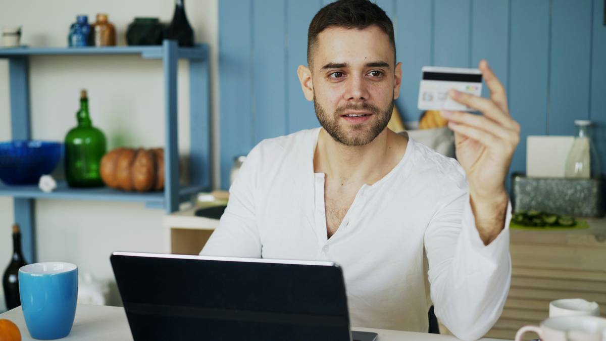 smart pick where to find guide showing comparison chart of verified product reviews versus fake listings